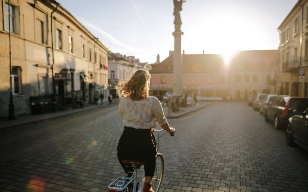 woman-riding-a-bike-1684027